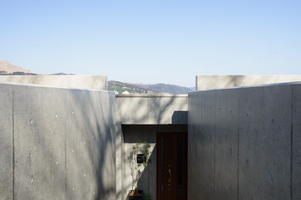 コンクリートと木が奏でる絶景の住処