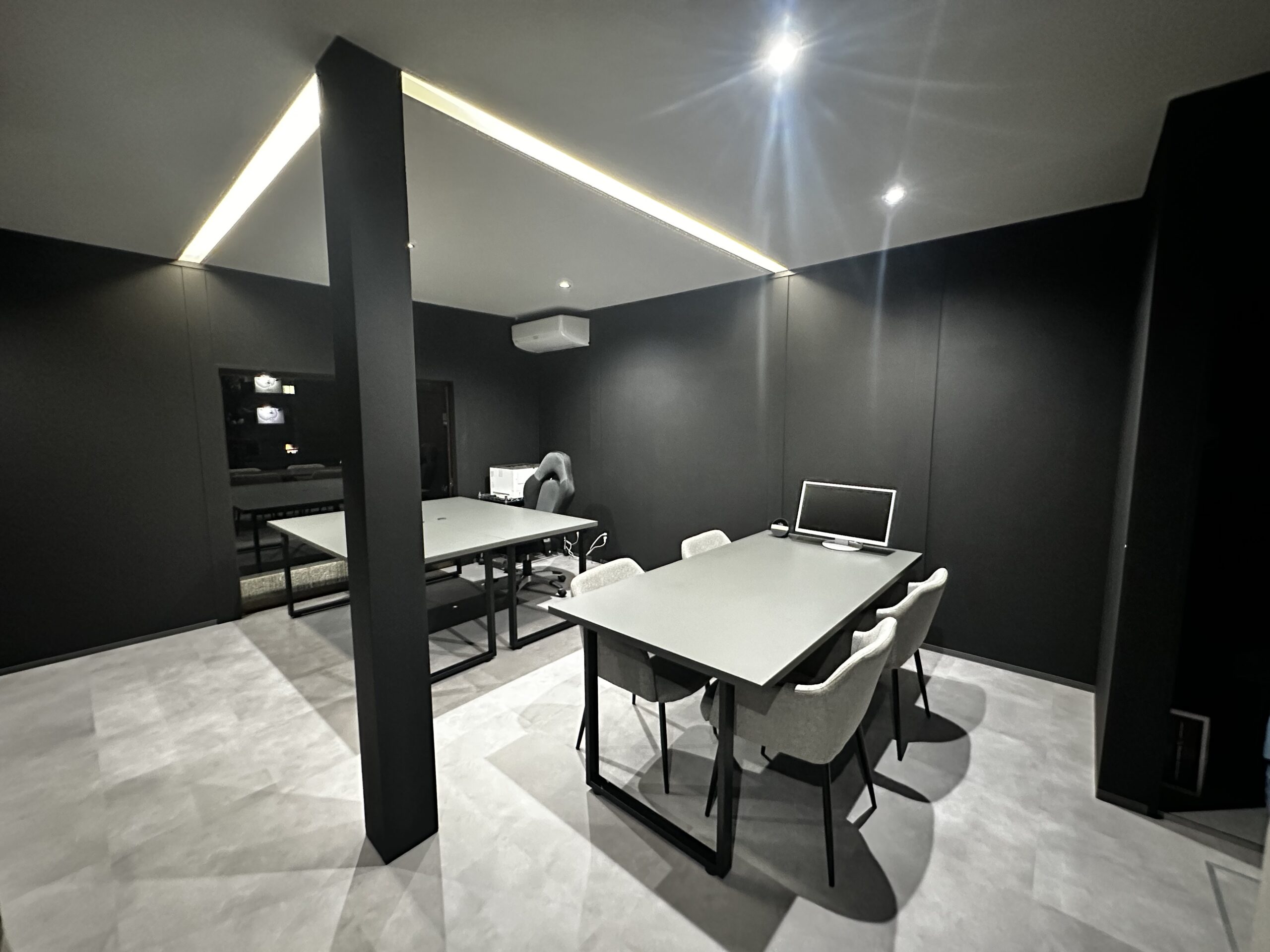 洗練されたデザインが創り出す、働く・集う空間