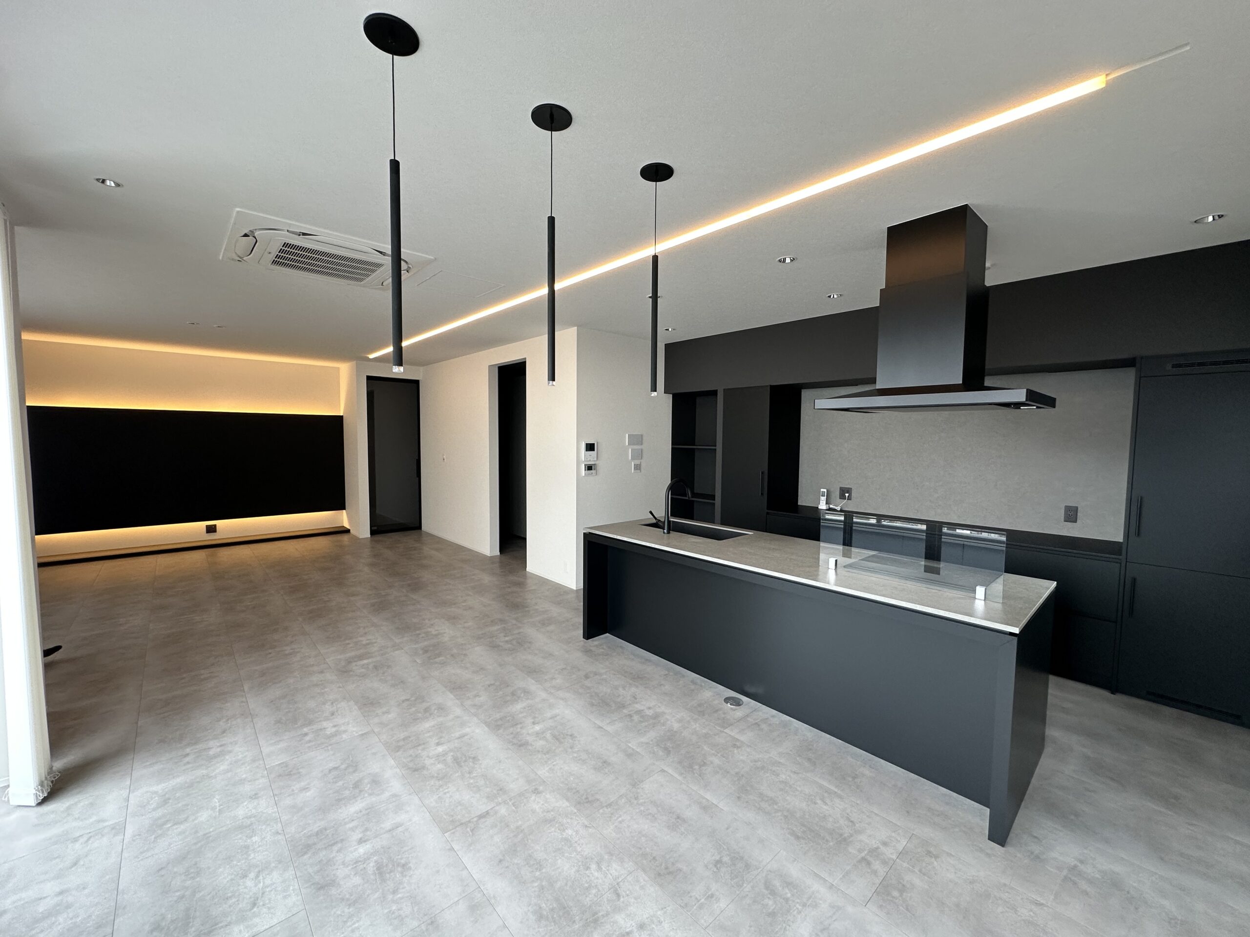 光を纏うミニマルな空間